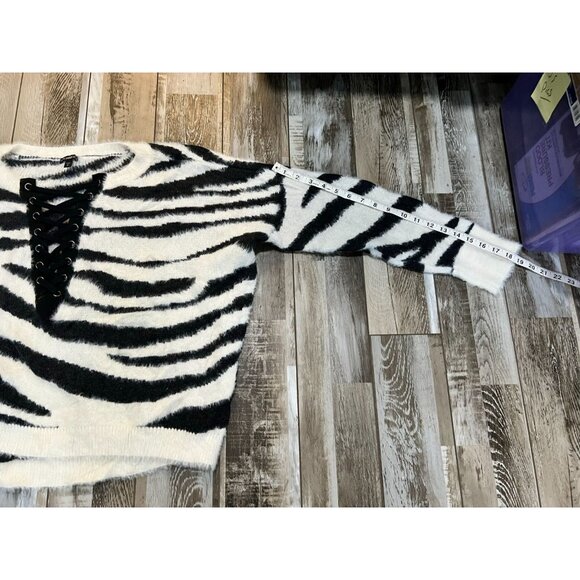 Express Women Animal Print Long Sleeve Sweater Black/White Zebra Print - Large - Picture 5 of 9